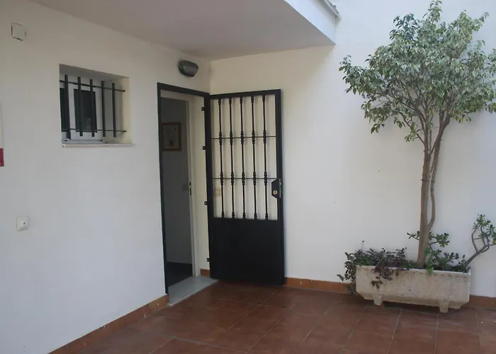 Calle De La Cordera, 3 *