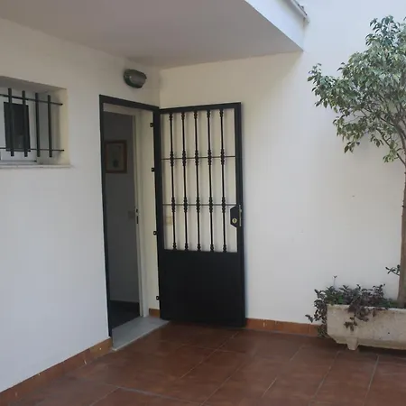 Calle De La Cordera, 3 *